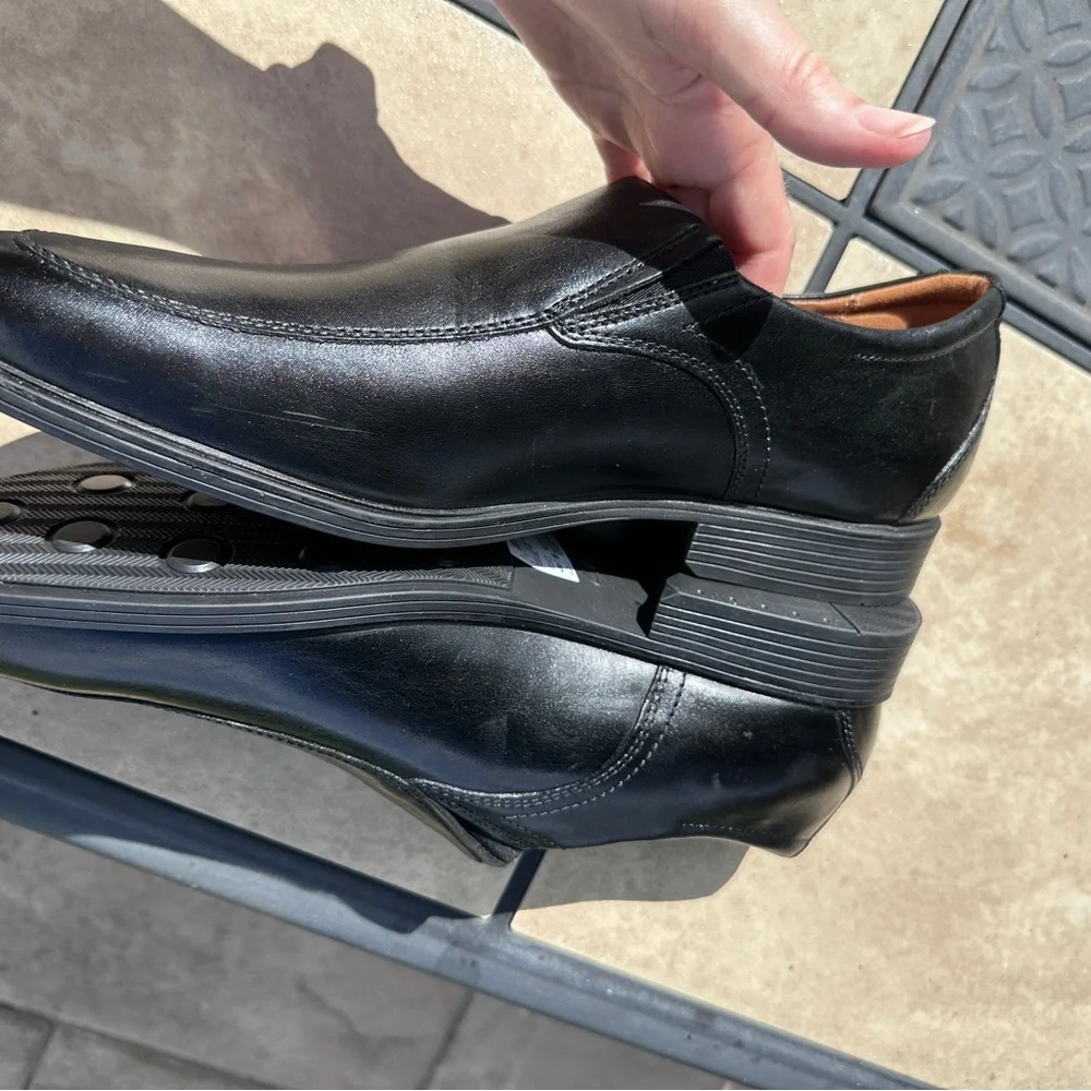 Clarks elegant black